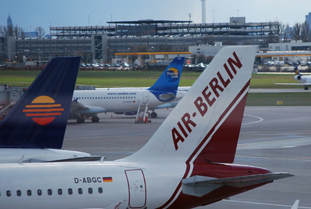 Air Berlin Maschine am Flughafen Hamburg