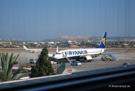 Ryanair Boeing 737-800 am Airport Alicante