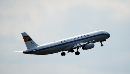Lufthansa Maschine im Retro-Look