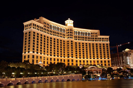 Quelle: „Bellagio Las Vegas Nacht“ von Patrick Pelster - Selbst fotografiert. Lizenziert unter CC BY-SA 3.0 de über Wikimedia Commons