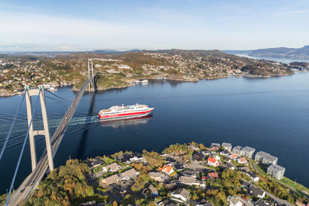 Ein FjordL ine Schiff fährt in einen Fjord | Foto: Fjord Line