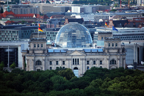 Reichstagsgebäude mit Aussichtskuppel