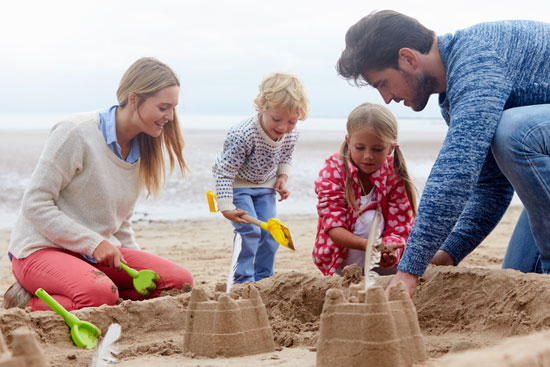 Familienurlaub | Foto: oliveromg/Shutterstock.com, ID:376926433