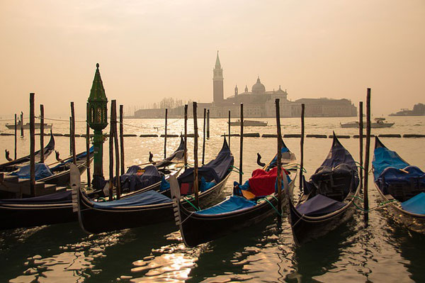 Gondeln in Venedig | Foto: IngeGG, pixabay.com, Pixabay License