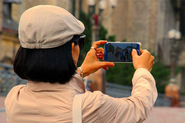 Smartphone auf Reise | Bild: NoName_13, pixabay.com, Inhaltslizenz